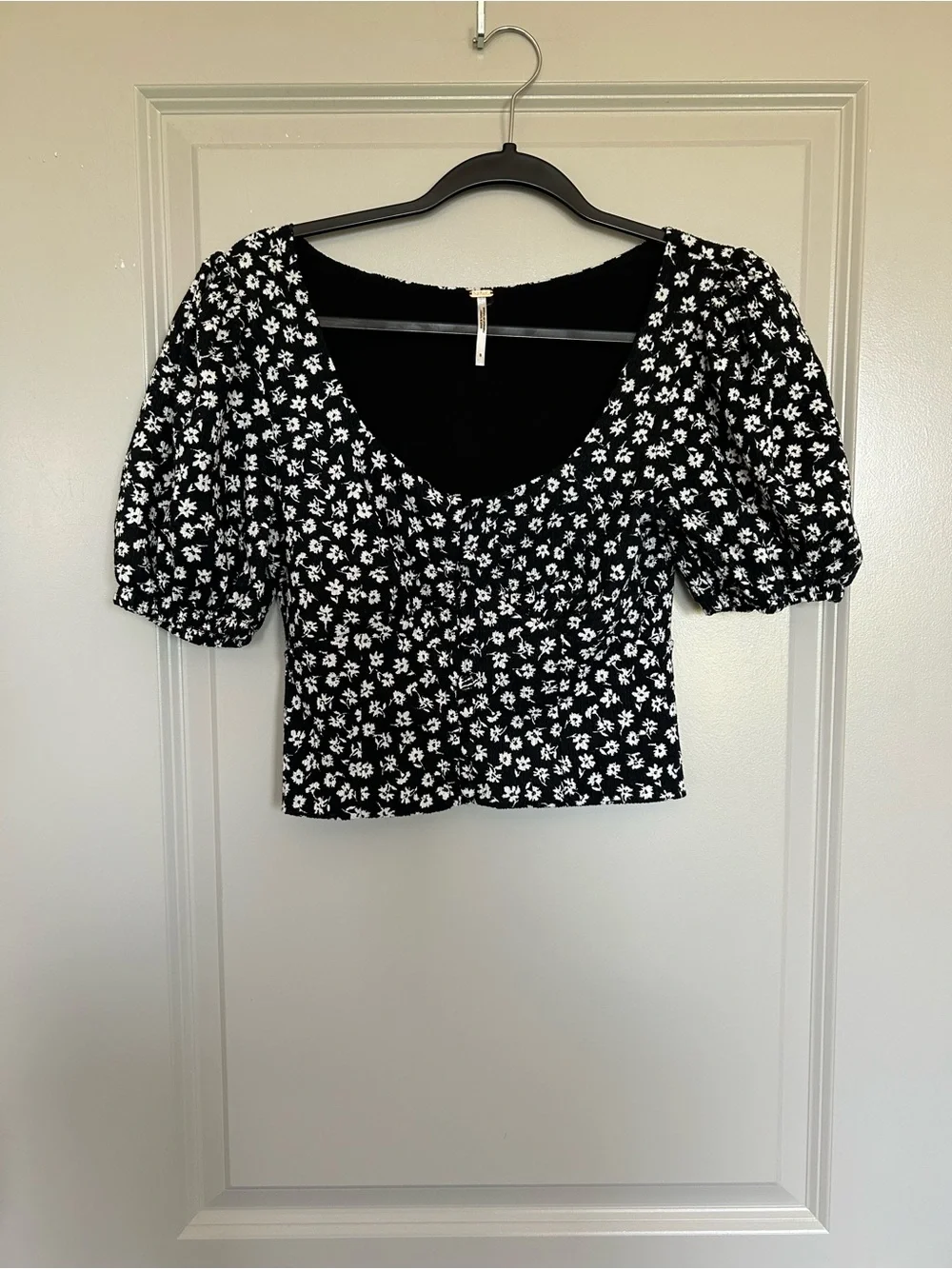 Free People Women’s Dalia Black Floral Puff-Sleeve Square-Neck Crop Top